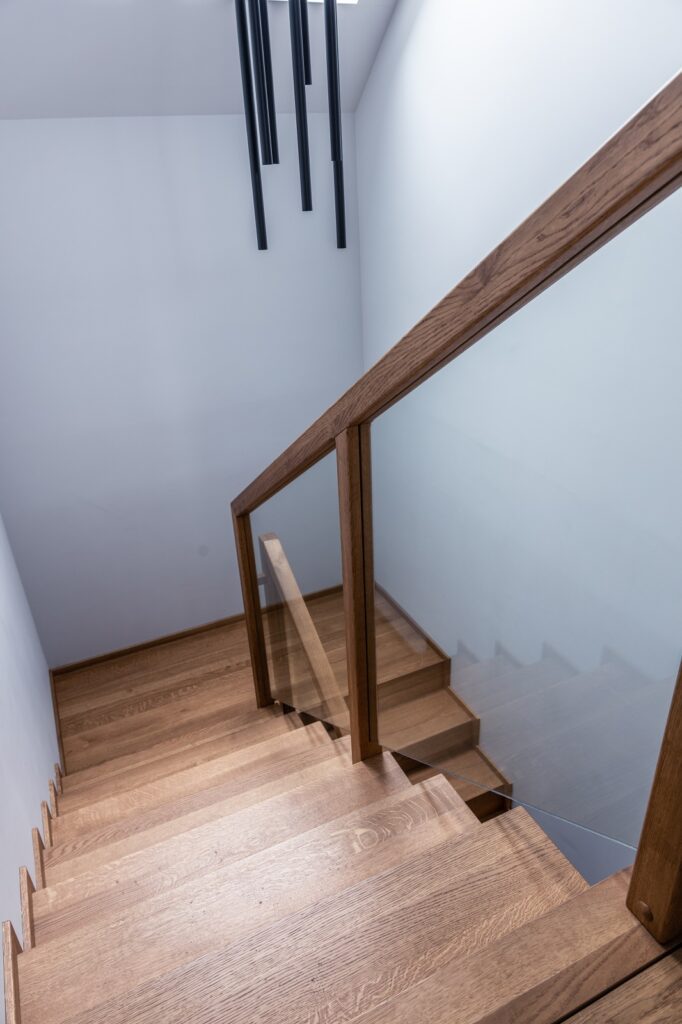 schody dywanowe na konstrukcji metalowej