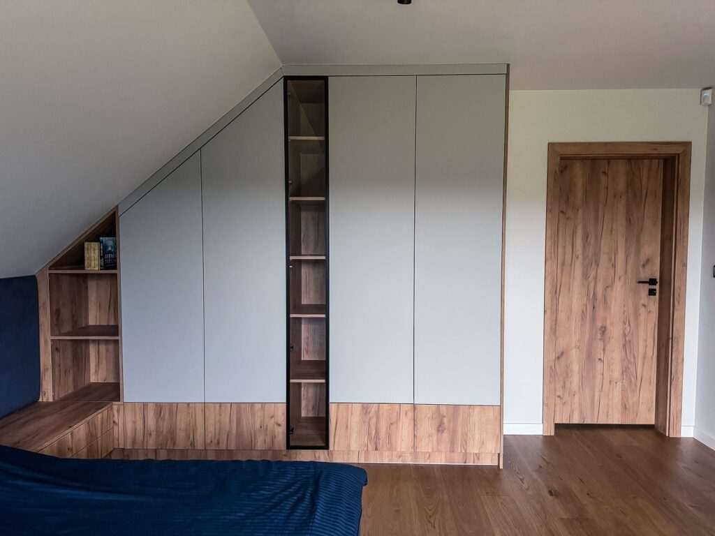 sypialnia na poddaszu