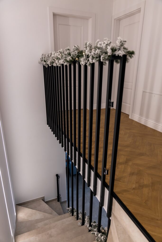 minimalistyczna balustrada na schodach